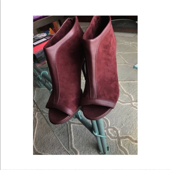 Women’s Heels size 9 - Picture 2 of 2